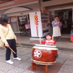 近所の少年も和太鼓体験