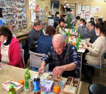 ゲーム・カラオケ・食事と、みんなで楽しみました。また、差し入れの「みかん」も頂き、ありがとうございました。