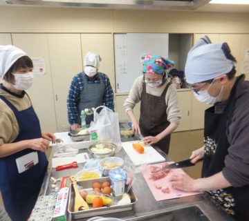 鶏肉の準備も始めます。