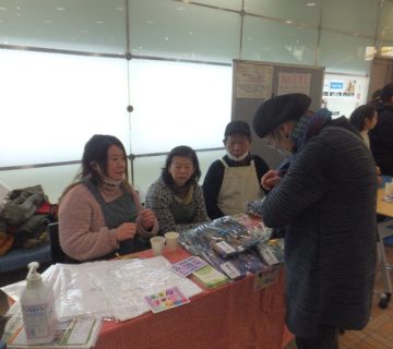 布ぞうりは製作者の高橋さんとお客様でお話ができ、お客様から激励の言葉を頂き高橋さんも大感激、作成意欲が溢れたそうです。