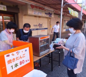 山澤職員も駆けつけてくれて、「団子まいどあり」