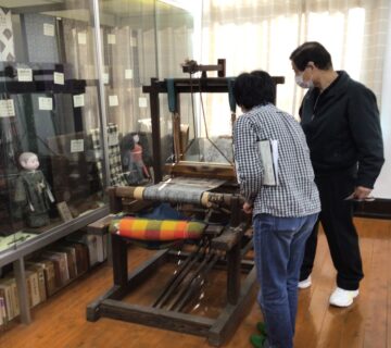 高山理事長の案内で伝統的工芸の説明を受けながら「村山文化」に触れてきました。