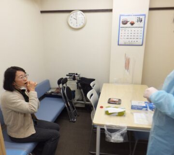職員はご自身で採取して頂きます。