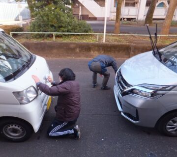 利用者を運ぶ送迎車2台は洗車のあときれいに拭き上げました。