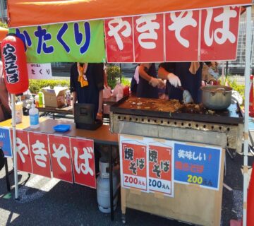 ＮＰＯかたくりは、焼きそば販売で参加。総勢6名で頑張りました。