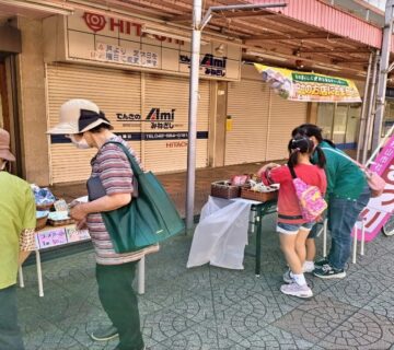 店には他の会場から廻ってきていただいたご家族や近隣住民の方々に来ていただきました。