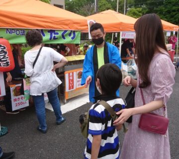 福田さん・平田さんも呼び込みなどの応援を頑張っていただきました。