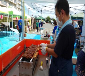 今回、焼き鳥を焼いているのは「木住野職員」で、なかなかの焼き上手でした。