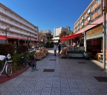 本日も秋晴れに恵まれて、村山団地商店街も買い物日和となりました。