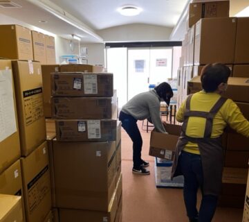 商品の移動・整理は、女性の職員・ご利用者には重労働に感じます。