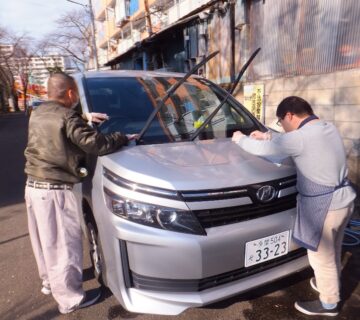 送迎車も洗車をしてピカピカになりました。