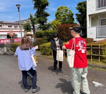 投函するポストの打合せを行い作業開始です。