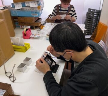原紙を切る作業