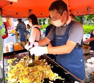 午前時9時ころから焼き始め10時より販売スタートです。