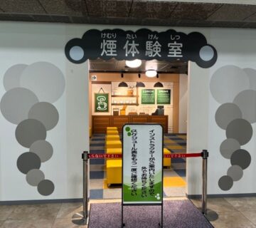 次は煙体験です。リニューアルした体験室で、火災時の煙対応について、詳しい説明を受けました。