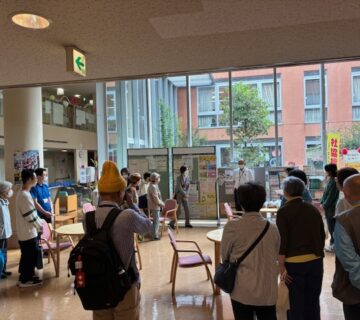 武蔵村山市社会福祉協議会主催の「福祉まつり」が武蔵村山市市民総合センターで行われ、例年とおりに焼きそば販売で参加をしました。午前10時から市民センター内で開会式が行われ、武蔵村山市長など来賓のかたの挨拶がありました。