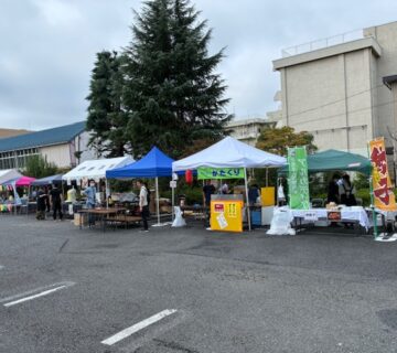 9時ごろには、他のブースも次々と準備が進み、１０時販売開始を待ちます。