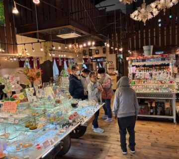 硝子工房があり、ガラス製品が沢山ある可愛いお店でした。