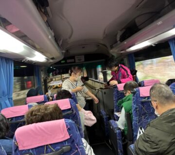 帰路の車内では、名コンビとなりました、お二人のビンゴゲームで盛り上がり無事に村山に帰ってまいりました。ビンゴゲームでは、職員1人ご利用者5人の方に景品が出ました。