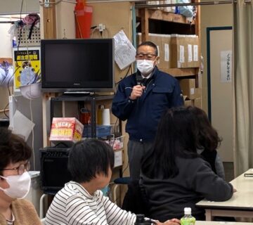 はじめは、小川理事長の挨拶からはじまり、ご利用者に対し1年の労をねぎらいました。