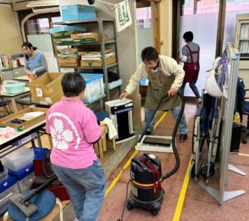 加湿器も掃除機を使い丁寧に汚れを落としました。