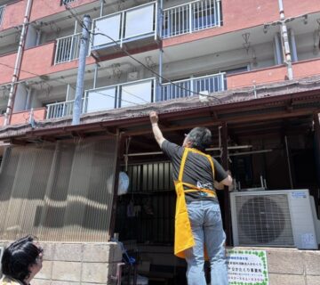 営繕経験のある大良職員が部材を買ってきて、工具を使いながら、次々と進めていきます。